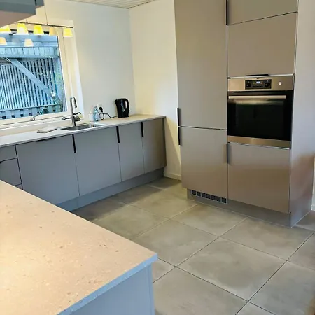 빌라 Modern House In 빌룬드