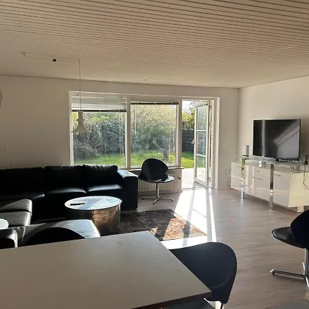 빌라 Modern House In 빌룬드
